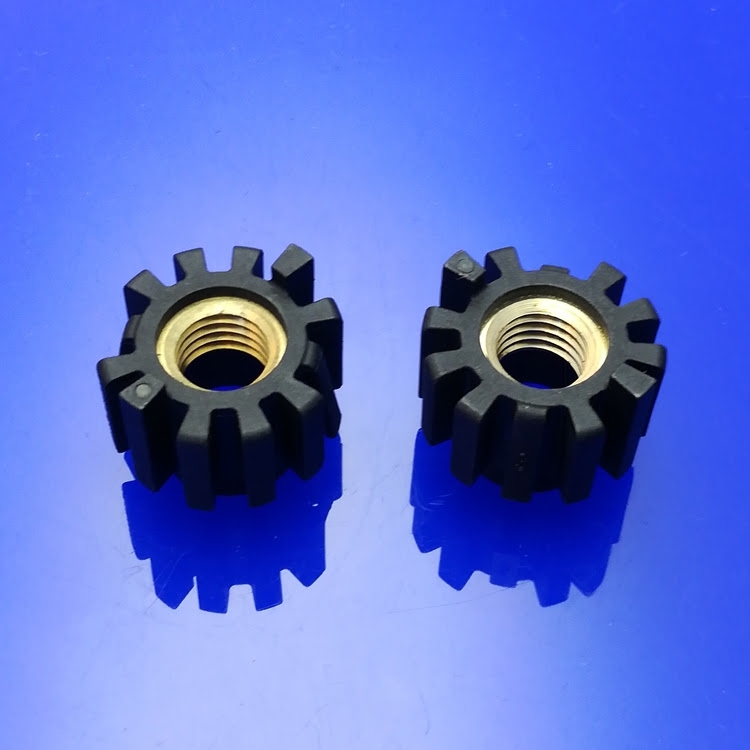 Villeroy_en_Boch_92238400_set_van_2_pluggen_t.b.v._topmontage_toiletzitting