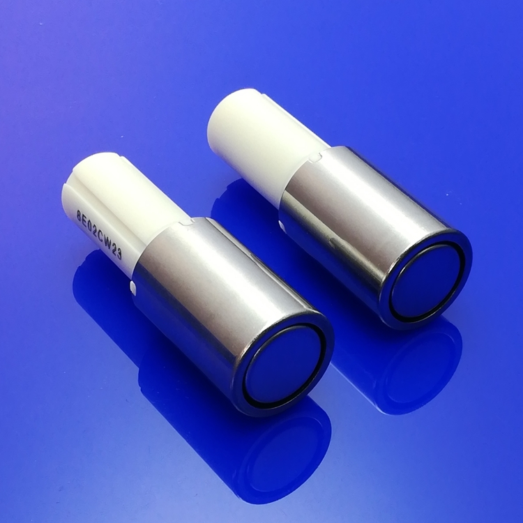 foto_2_Duravit_Me_by_Starck_1004140000_softclose_cilinder_voor_toiletzitting_ME_by_Starck_002009__set_van_2_